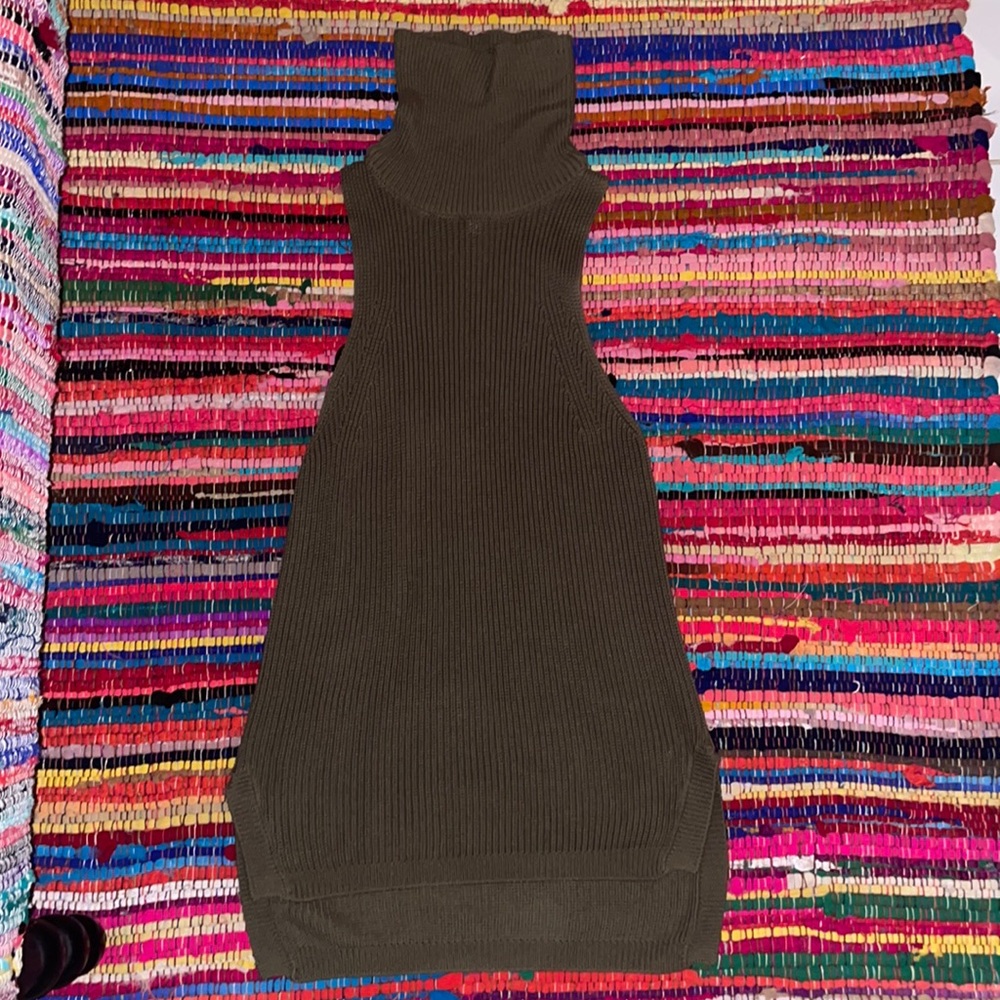 Extra small Worn olive green sleeveless turtleneck sweater. Take as is